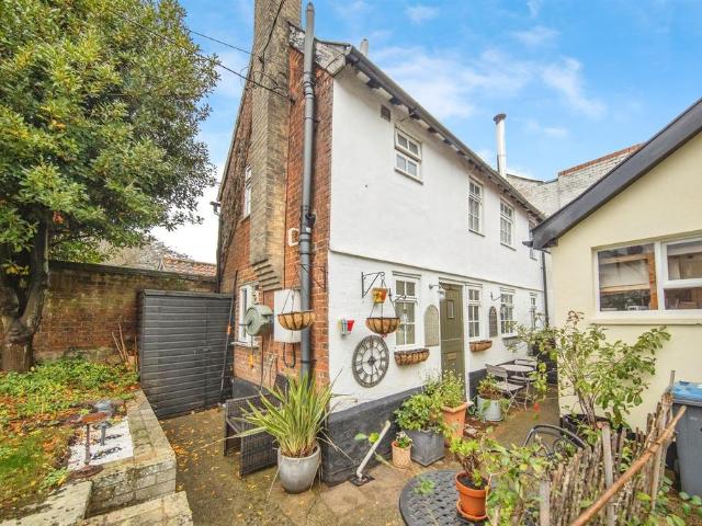 2 bedroom end of terrace house for sale