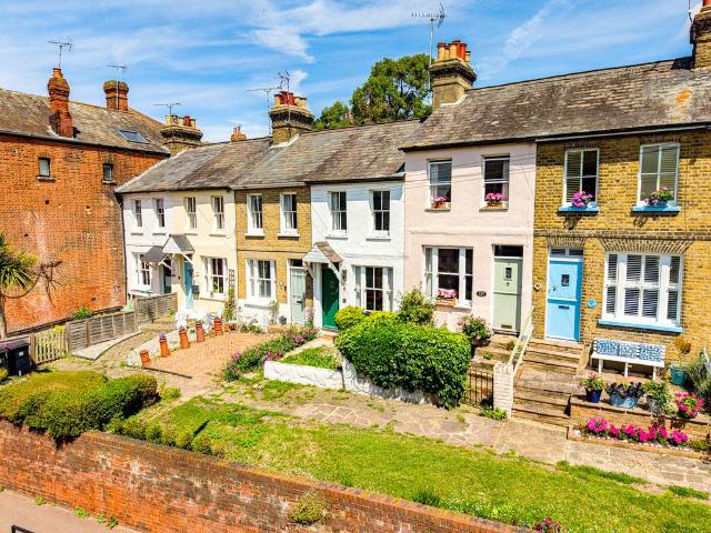 2 bedroom cottage for sale