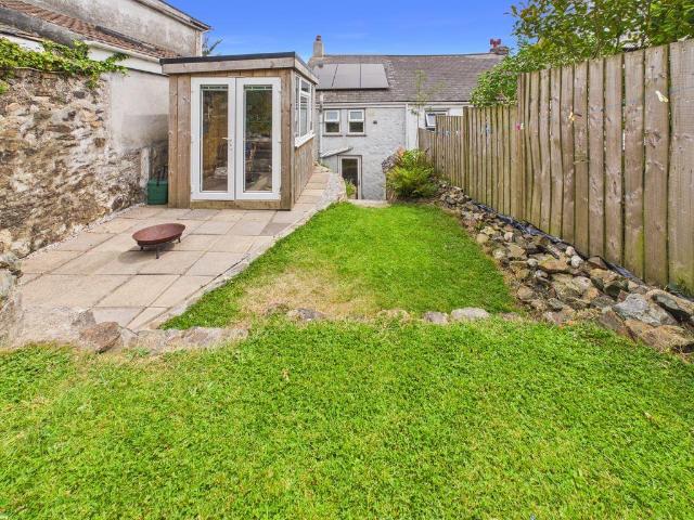 2 bedroom cottage for sale