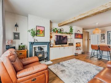 2 bedroom cottage for sale