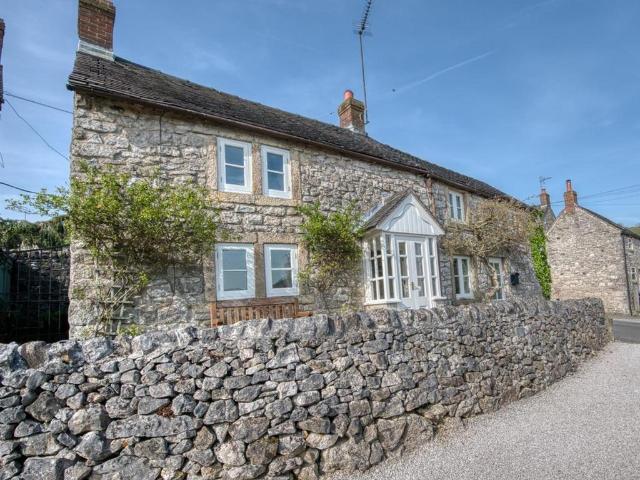 2 bedroom cottage for sale