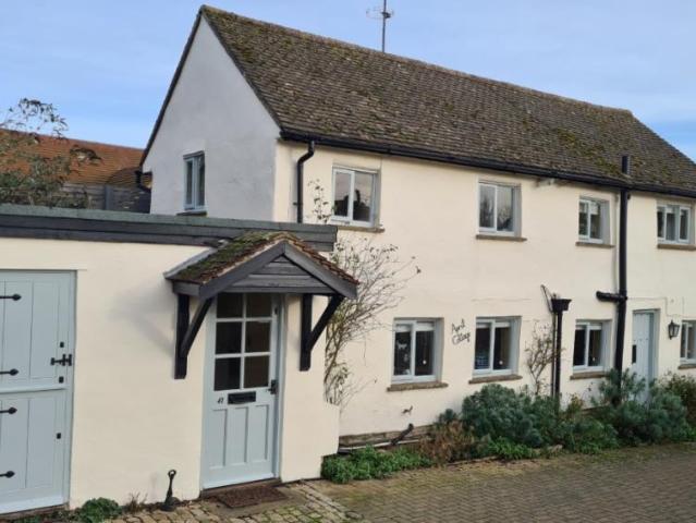2 bedroom link detached house for sale