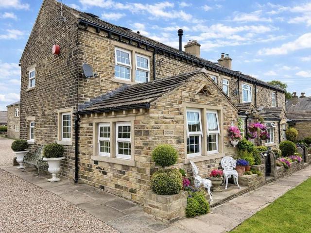 2 bedroom cottage for sale