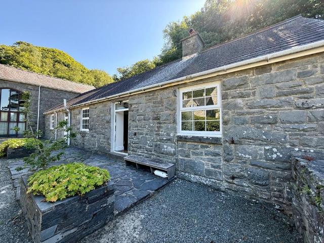 2 bedroom cottage for sale