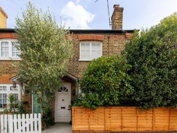 2 bedroom cottage for sale