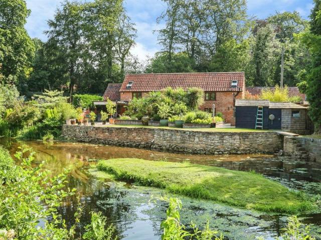2 bedroom cottage for sale