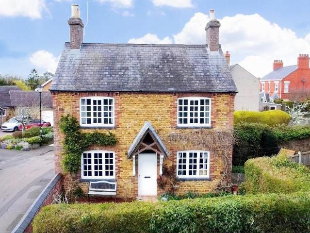 2 bedroom cottage for sale