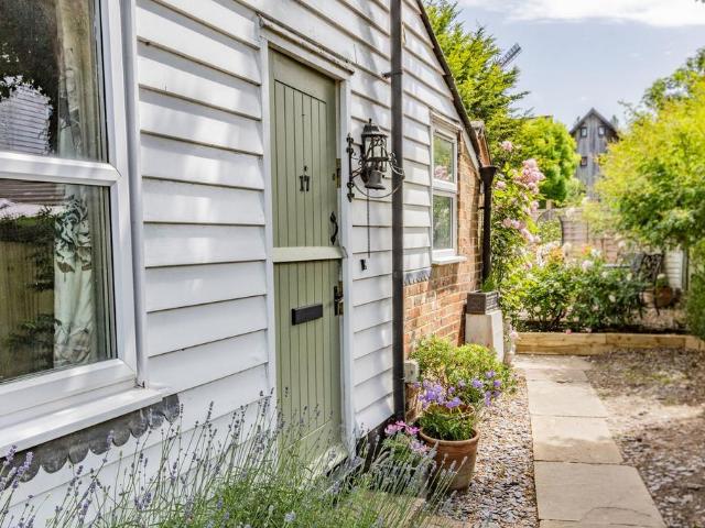 2 bedroom cottage for sale