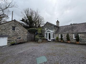 Gwynedd county, Wales - Equipped kitchen