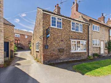 2 bedroom cottage for sale