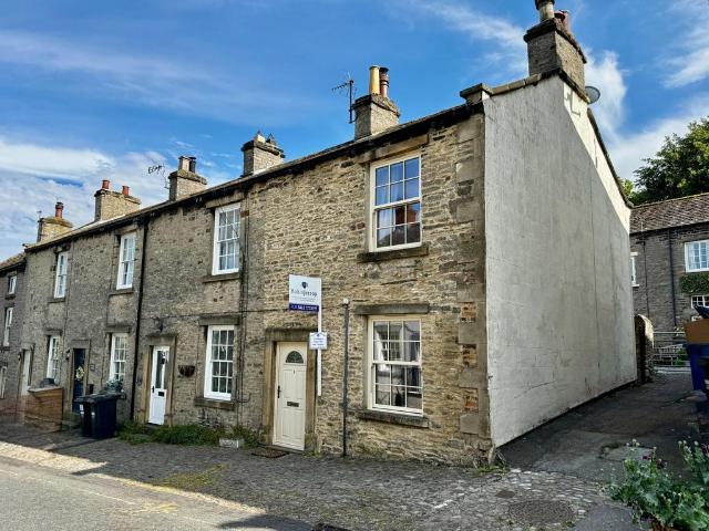 2 bedroom cottage for sale