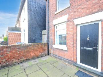2 bedroom cottage for sale