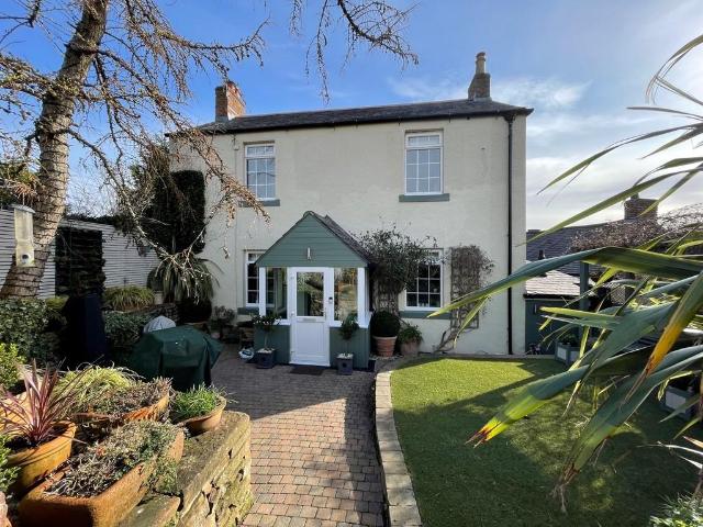 2 bedroom cottage for sale
