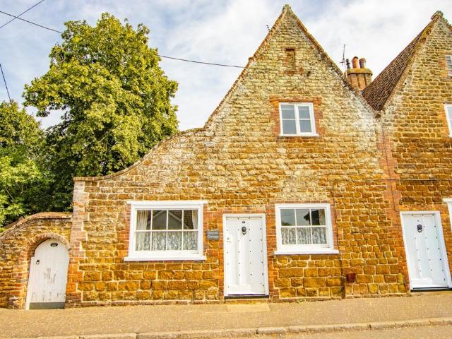 2 bedroom cottage for sale