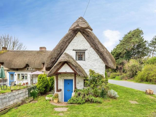 2 bedroom cottage for sale