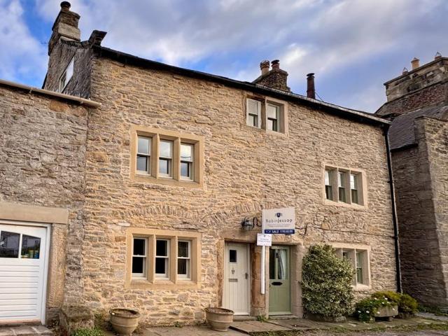 2 bedroom cottage for sale