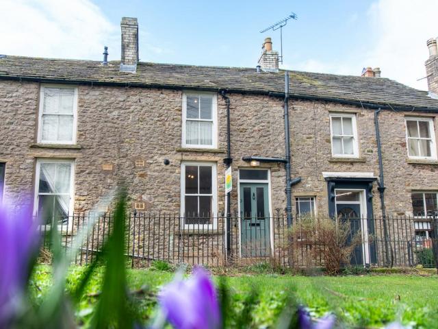 2 bedroom cottage for sale