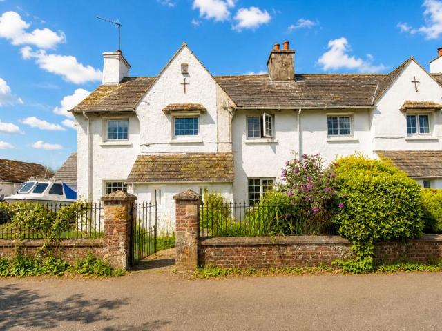 2 bedroom cottage for sale