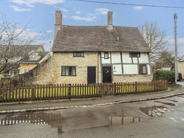 2 bedroom detached house for sale