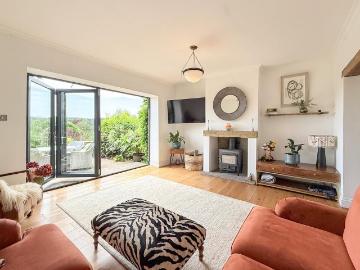 2 bedroom cottage for sale