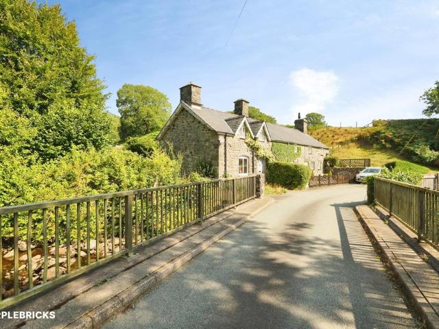 2 bedroom cottage for sale