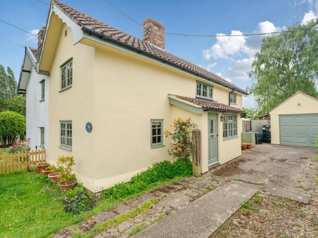 2 bedroom semi detached house for sale