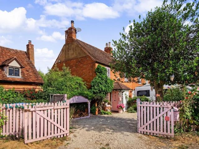 2 bedroom cottage for sale