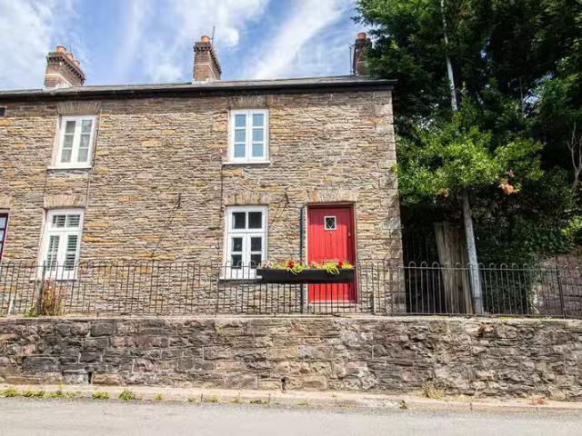 2 bedroom cottage for rent in Merthyr Road, Tongwynlais, CF15