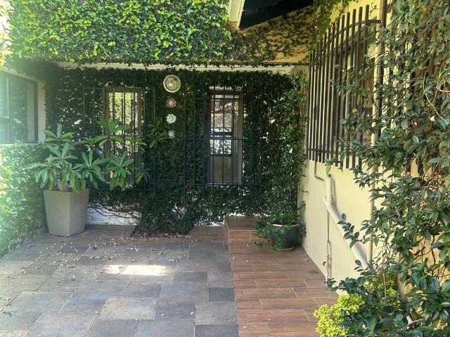 2 bedroom cottage for rent in Saxonwold