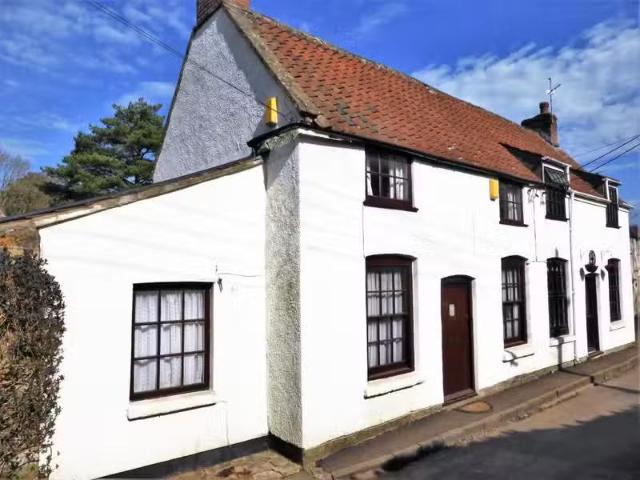 2 bedroom cottage for rent in Silver Street, Chew Magna, Brist.