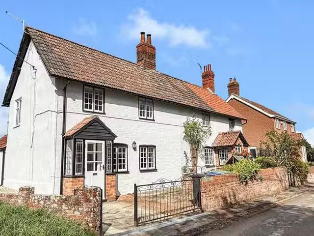 2 bedroom cottage for rent in Silver Street, Steeple Ashton, B.