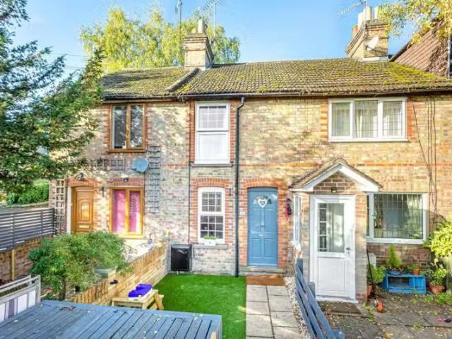 2 bedroom cottage for rent in South Street, Bishop`s Stortford.