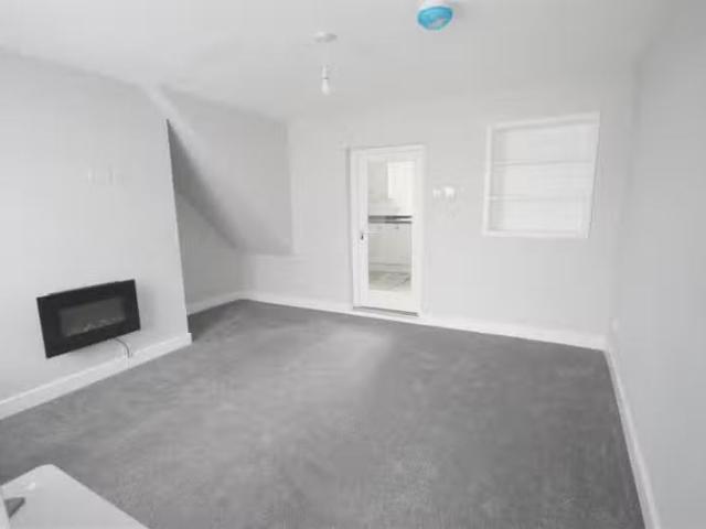 2 bedroom cottage for rent in Soundwell Road, Kingswood, Brist.