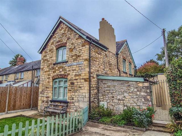 2 Bedroom Cottage House