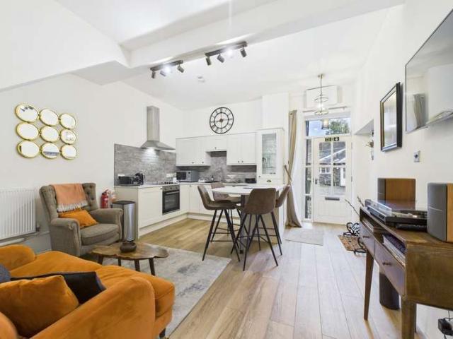 2 Bedroom Cottage House