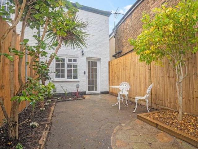 2 Bedroom Cottage House