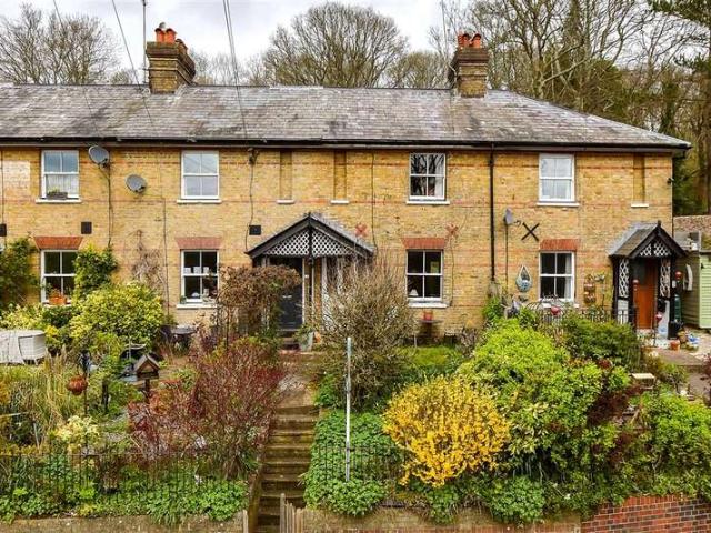 2 Bedroom Cottage House