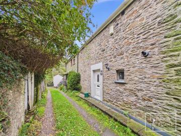 2 Bedroom Cottage House