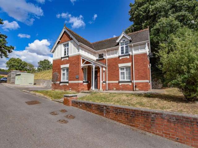 2 Bedroom Cottage House