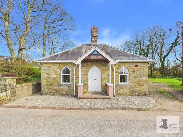 2 Bedroom Cottage House