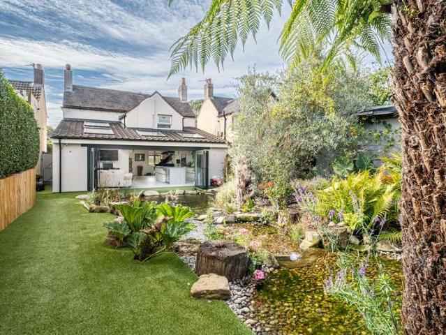 2 Bedroom Cottage House