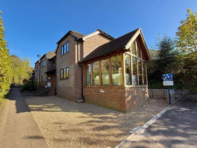 2 Bedroom Cottage House