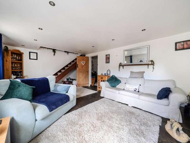 2 Bedroom Cottage House