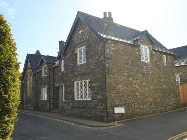 2 Bedroom Cottage House