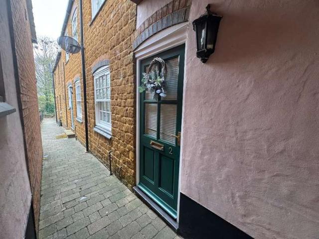 2 Bedroom Cottage House