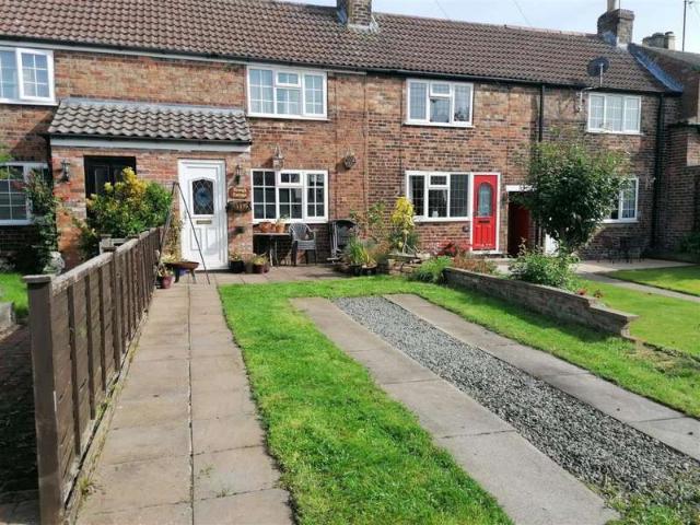 2 Bedroom Cottage House