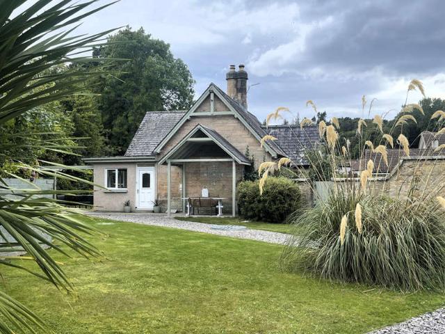2 Bedroom Cottage House