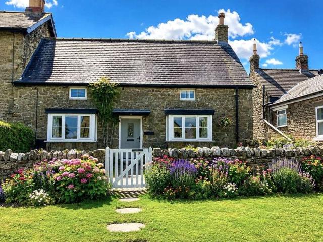 2 Bedroom Cottage House
