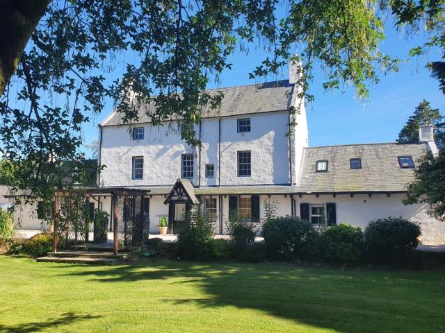 2 Bedroom Country House To Let in Glasgow, G63