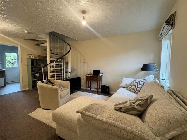 2 bedroom country house to rent